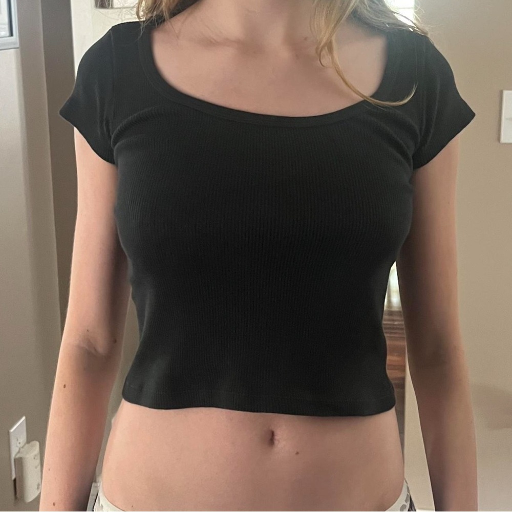 Black Ribbed Crop Top